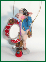 Pig One-Man-Band clay figurine Pig One-Man-Band clay figurine
